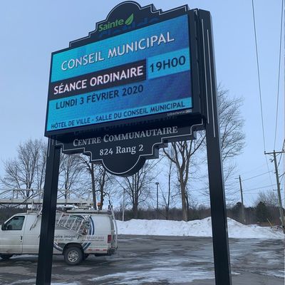 Dubbelzijdig LED-display Digitaal signage voor reclame Publiceer en video muurpaneel