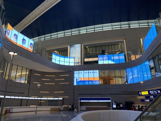 Binnen P7.8 Transparent LED Display Digitaal LED Video Mesh Aanpasbaar