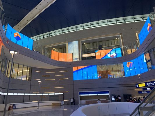 Binnen P7.8 Transparent LED Display Digitaal LED Video Mesh Aanpasbaar