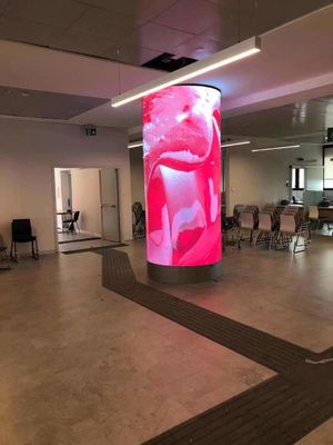 Gepersonaliseerd volkleurig cilindrisch LED-scherm P1.8mm voor binnenpaneel Grootte 240*120mm
