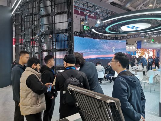 Buitengebied Hoge Helderheid 500*1000mm Mesh LED Display Screen P15.625-31.25mm met IP65 rating en Full Color