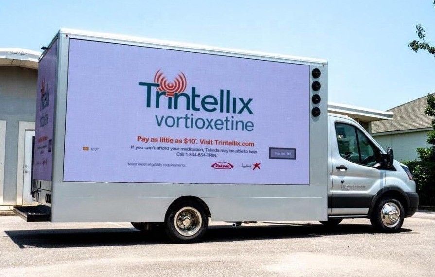 2S rijmethode Outdoor mobiele reclamewagen High Definition Outdoor LED-billboard