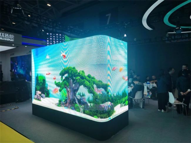 Buiten 3D L-vormige gebogen hoek en rechte hoek Oplossing P4 P5.7mm Led Display Screen Aluminium Waterdicht IP65 960*960mm Buiten Reclame Led Screen