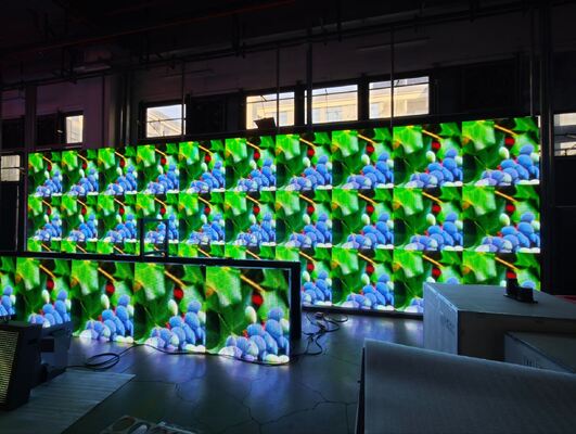 960*960mm Media Facade LED Display met 6500nits Helderheid IP65 Bescherming en 3840Hz vernieuwingssnelheid voor buitengebruik